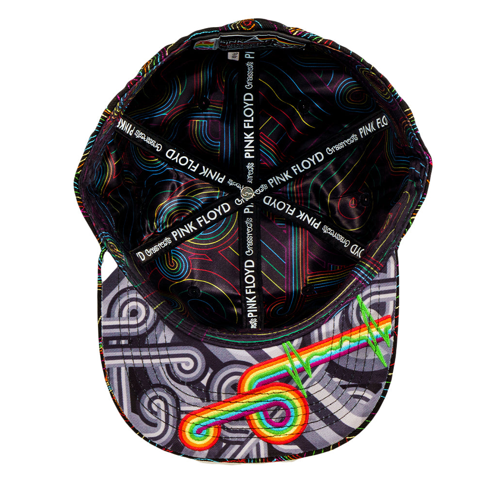 Gorra ajustada con arcoíris en color negro DSOTM V2 de Pink Floyd