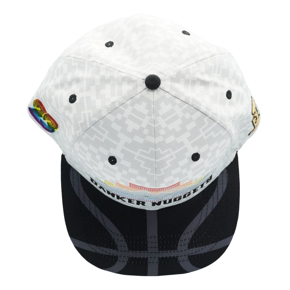 Gorra ajustada blanca con diseño piramidal de Danker Nuggets