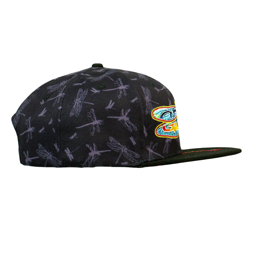 Gorra negra con libélula de ganso y cierre tipo snapback 