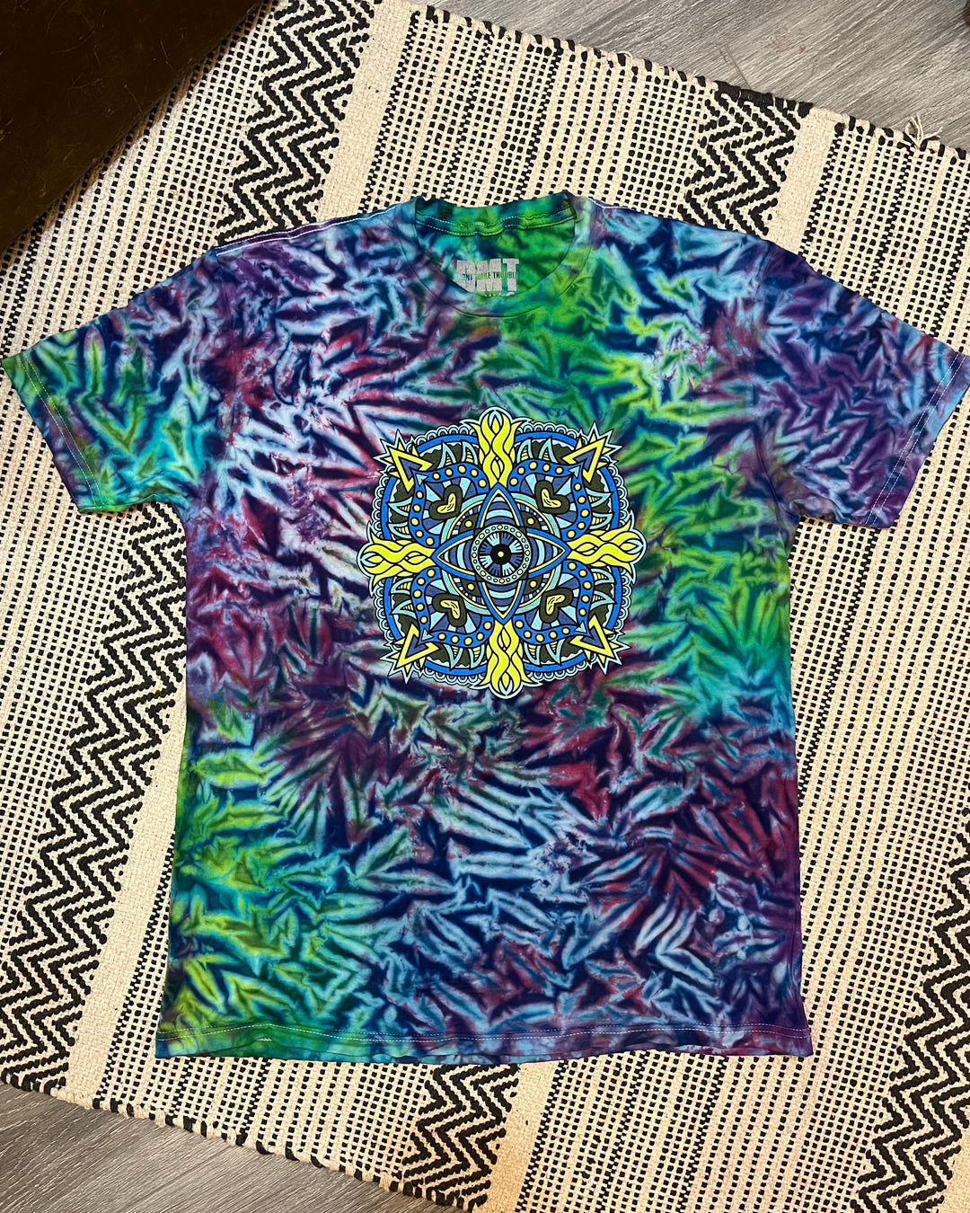 Camiseta teñida con mandala del perdón