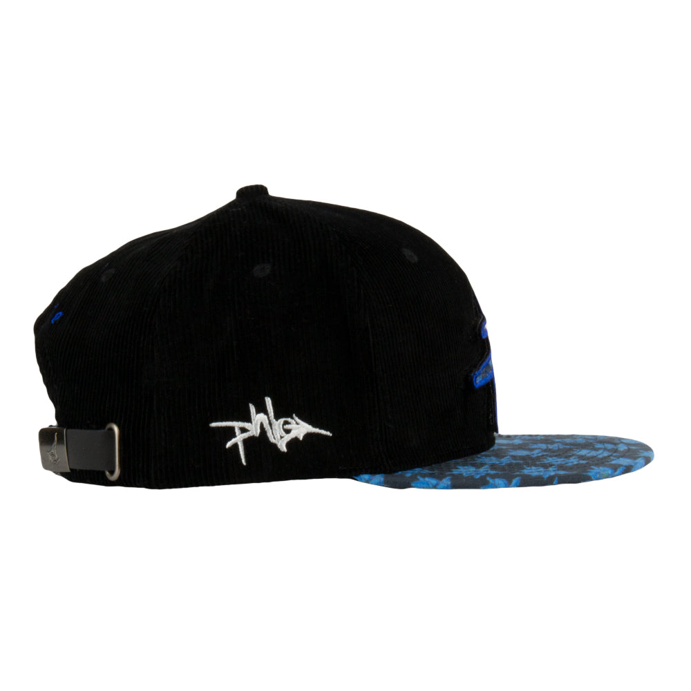 Gorra negra con correa en la parte posterior y logotipo removible Columbine de Phlo Designs