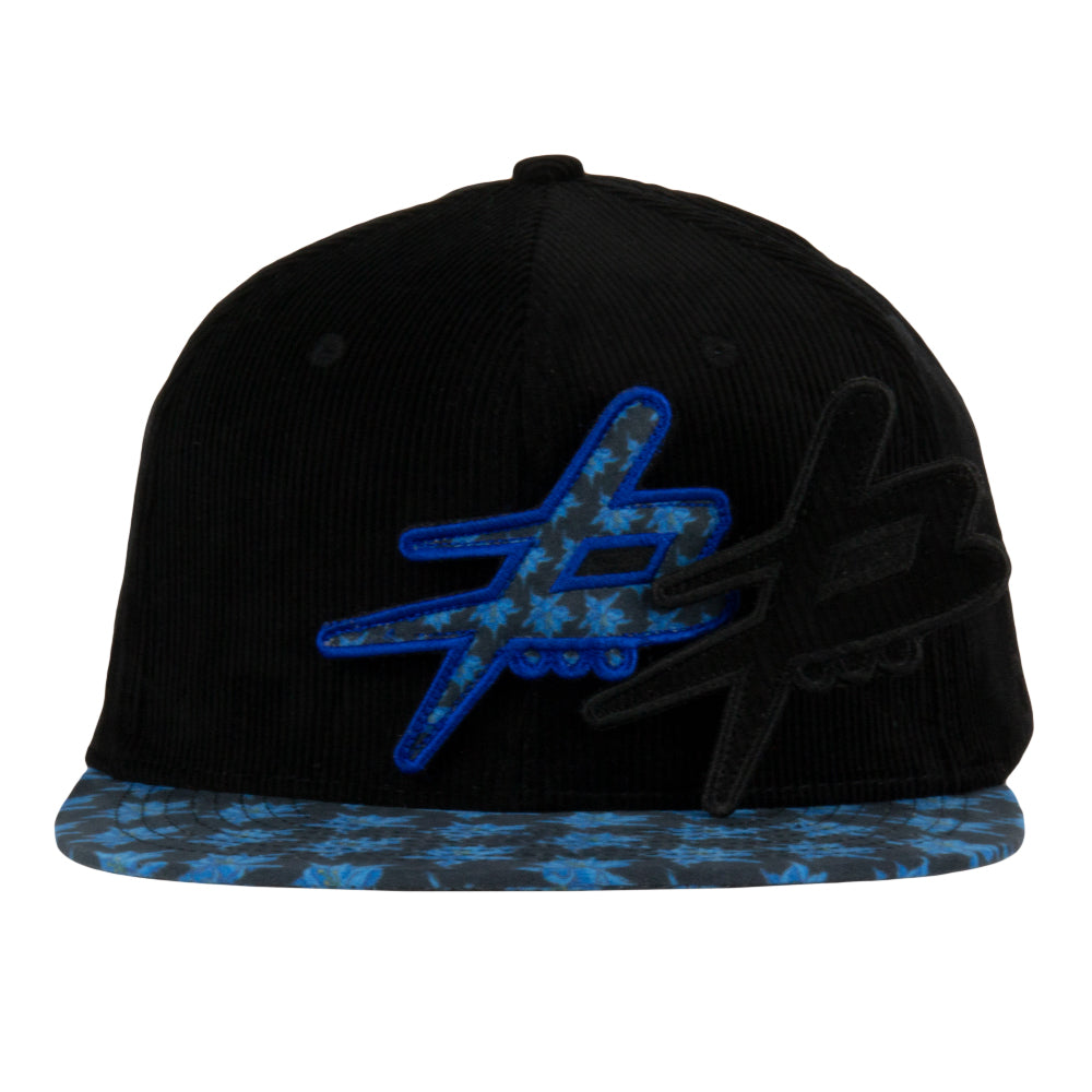 Gorra negra con correa en la parte posterior y logotipo removible Columbine de Phlo Designs