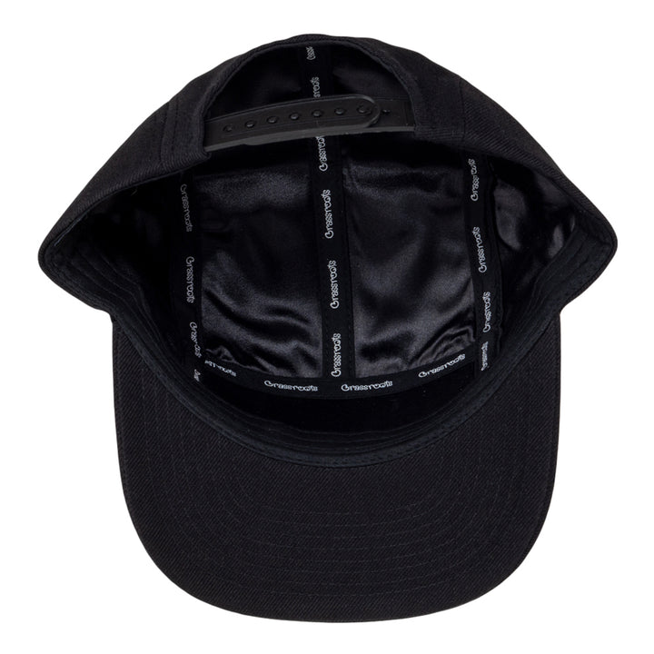 Gorra negra de cinco paneles Touch of Class