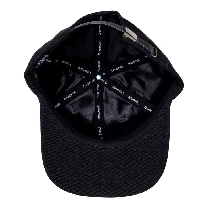 Gorra negra con correa trasera Touch of Class