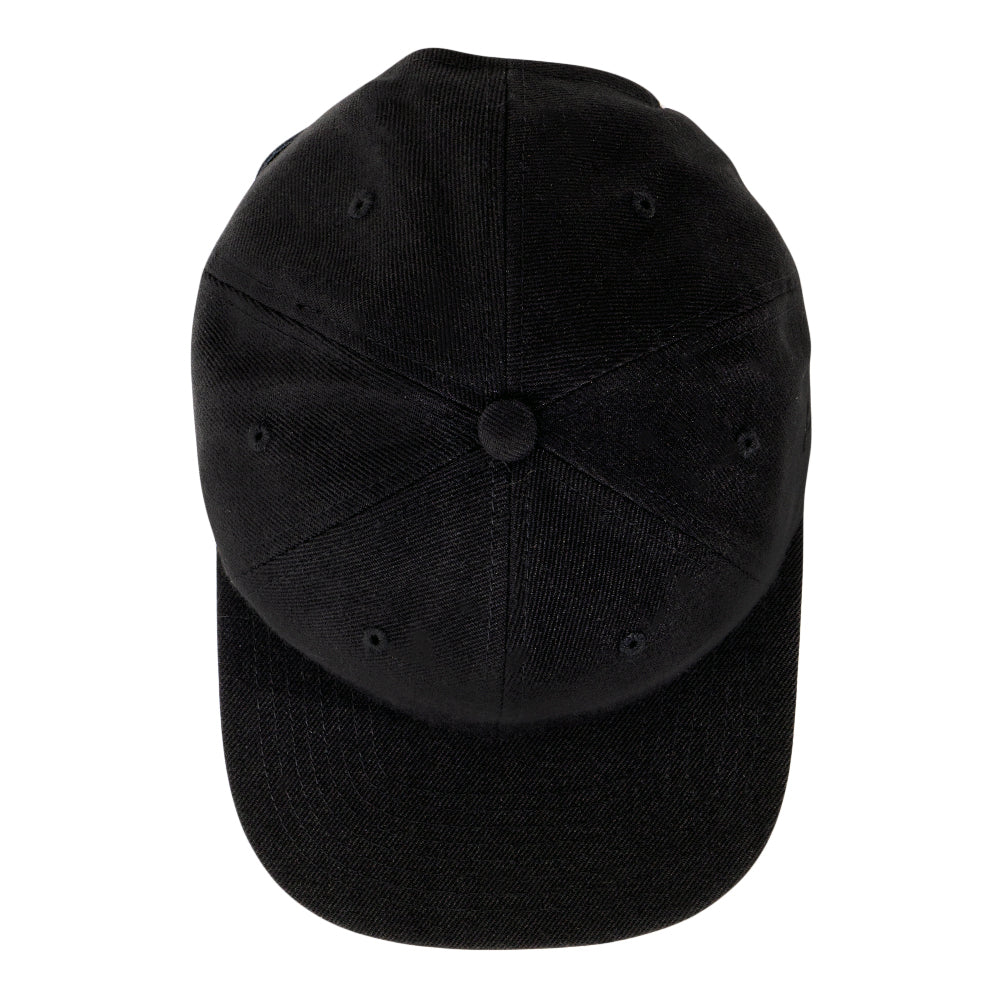 Gorra negra con correa trasera Touch of Class